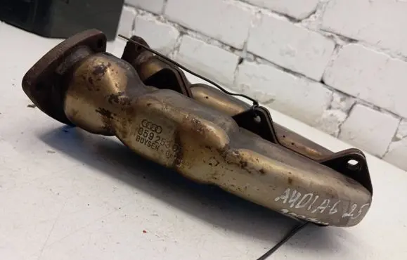 Audi A6 S6 C5 4B Exhaust manifold 059253033C