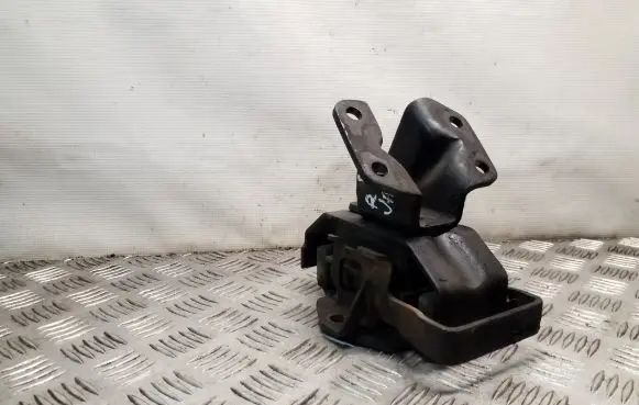 Mitsubishi Pajero Engine mount bracket