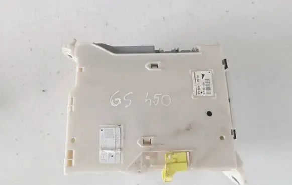 Lexus GS 300 350 430 450H Fuse module 8273030B64 0J250232 17620W