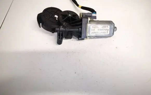 Mercedes-Benz C W203 Seat adjustment motor 0390201940 a2038202042