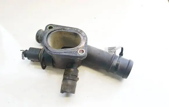 Volkswagen Golf IV Engine coolant pipe/hose 038121133