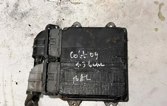 Mitsubishi Colt Air suspension control unit module (rear) A135150