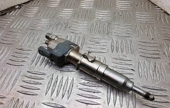 BMW 1 E81 E87 Fuel injector 7589048 13537589048