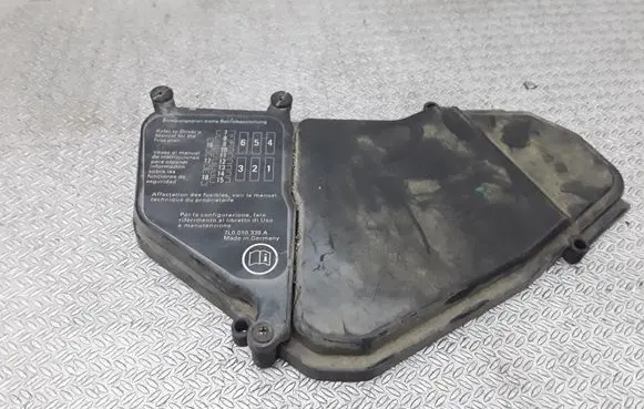 Porsche Cayenne (9PA) Fuse box cover 7L0937576