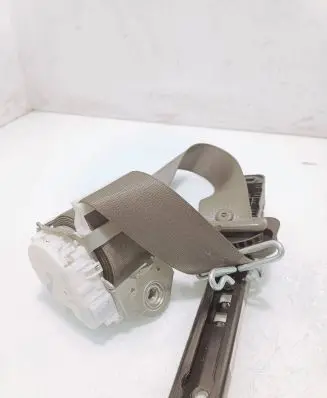 Jaguar XF X250 Front seatbelt 8x23f611b09