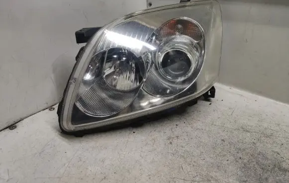Toyota Avensis T250 Headlight/headlamp