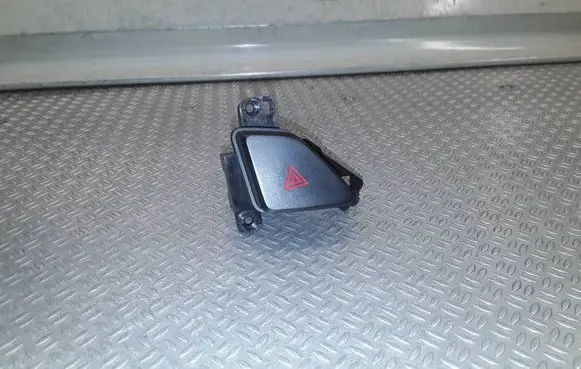 Hyundai i30 Hazard light switch