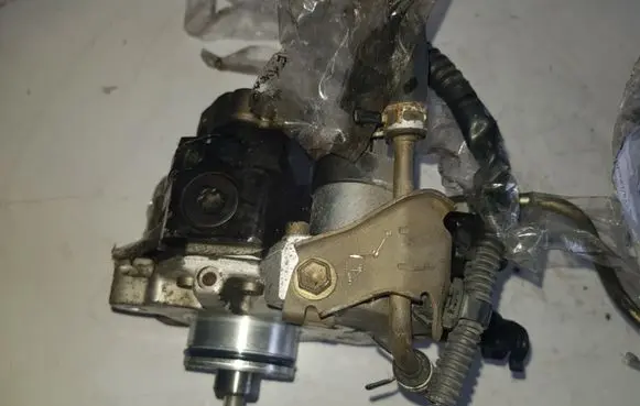 Toyota Auris 150 Fuel injection high pressure pump 0445010112