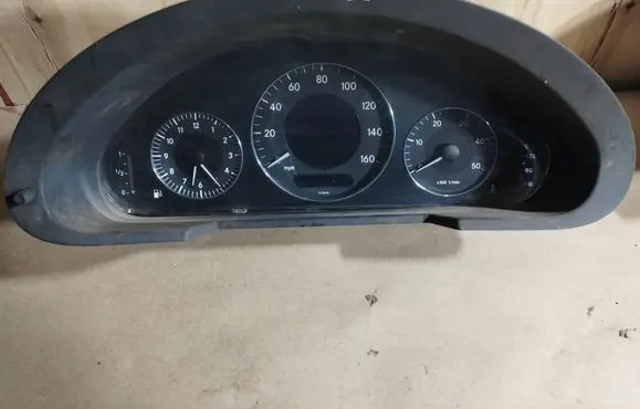 Mercedes-Benz E W211 Speedometer (instrument cluster) A2115407611 1100800044
