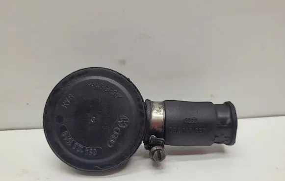Audi A4 S4 B5 8D Breather valve 034129101B