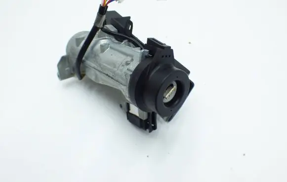 Volkswagen Scirocco Ignition lock 1K0905851B