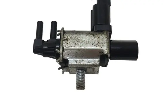 Volvo V70 Vacuum valve BS7E9A500 465760316