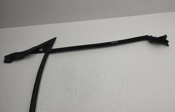Mercedes-Benz CLS C218 X218 Rubber seal front door window/glass 