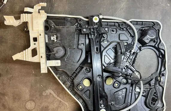 Jeep Grand Cherokee WL Rear window lifting mechanism without motor 68499688AA E59989104