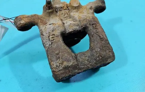 Rear brake caliper