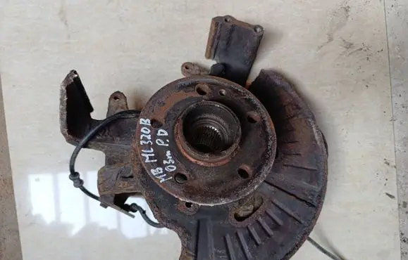 Front wheel hub