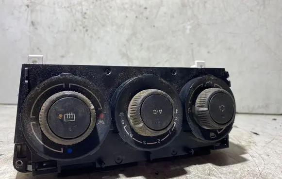 Peugeot 308 Climate control unit 69947013