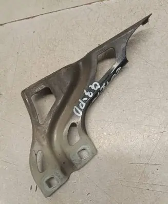 Audi Q3 8U Fender mounting bracket