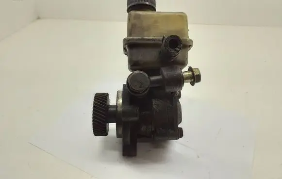 Mitsubishi Pajero Power steering pump