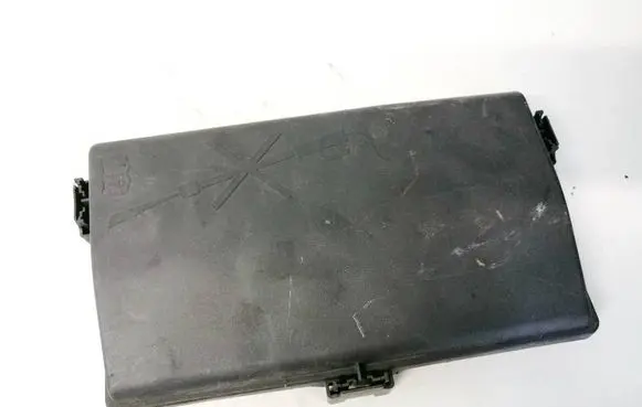 Opel Insignia A Fuse box cover 13222784