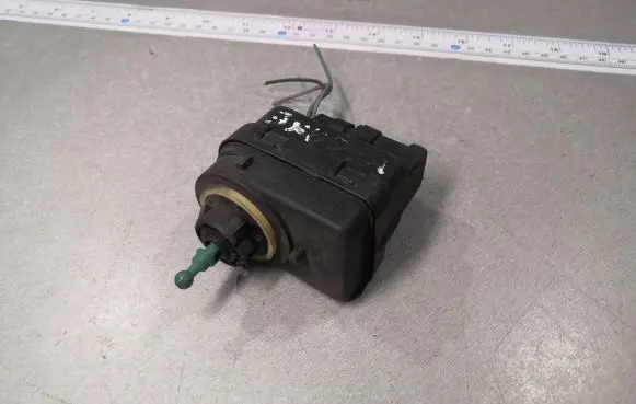 Headlight level adjustment motor