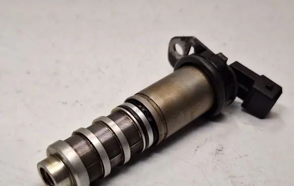 BMW 4 F32 F33 Camshaft vanos timing valve 7585776 11367585776 11368605123