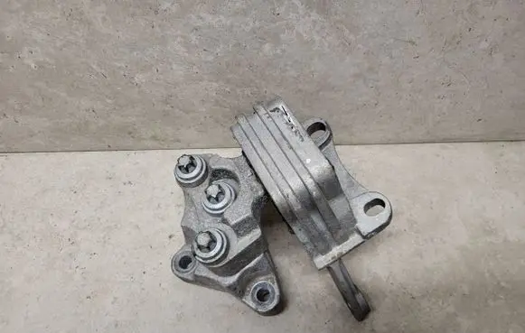 Alfa Romeo Giulietta Engine mount bracket 51879600