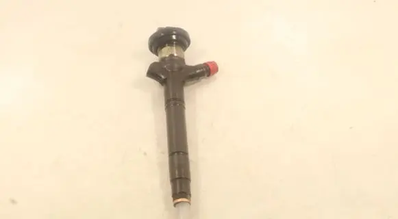 Toyota Avensis T250 Fuel injector 236700R050