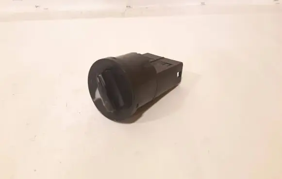 Volkswagen Golf IV Light switch 1C0941531A 04052031