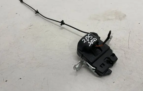 Mercedes-Benz C W205 Seat back rest lock catch Q05233119