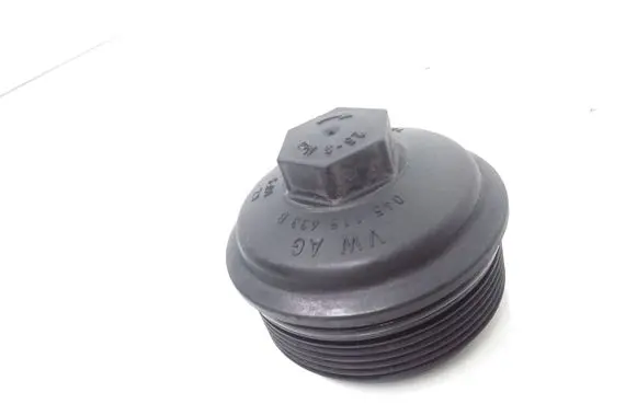 Skoda Octavia Mk2 (1Z) Oil filter cover 045115433B