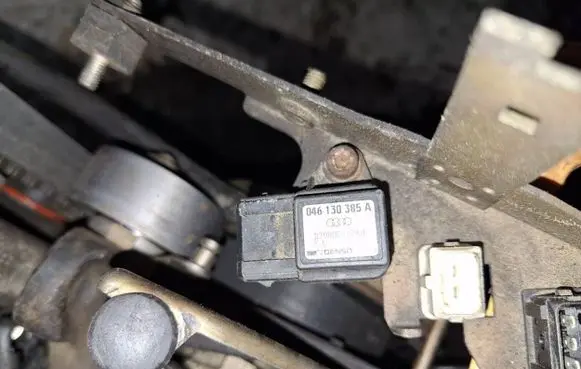Audi A6 S6 C4 4A Air pressure sensor 046130385a 079800-3260