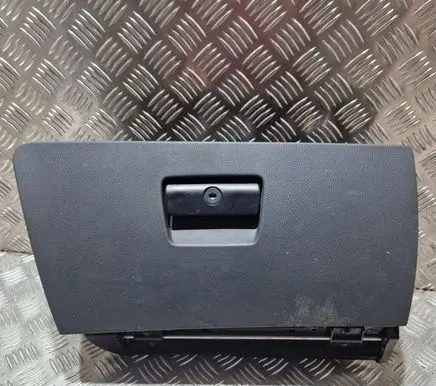 Glove box