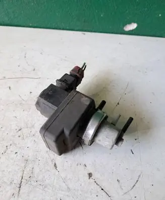 Nissan Pathfinder R51 Turbo solenoid valve J1956 7200866