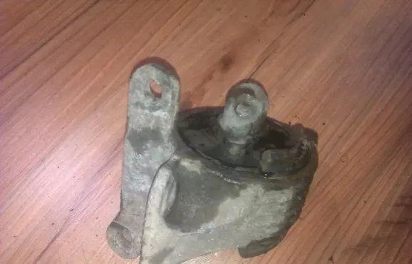 Engine mount bracket