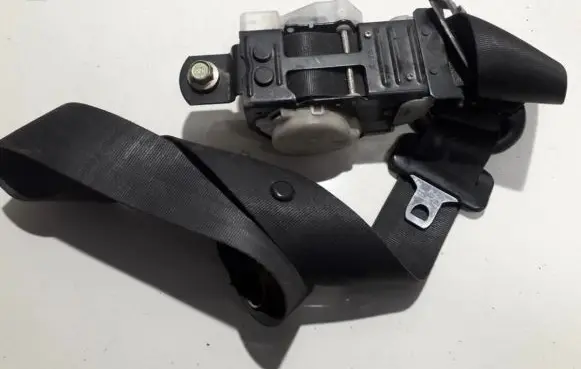 Mazda 626 Rear seatbelt nsb073el009