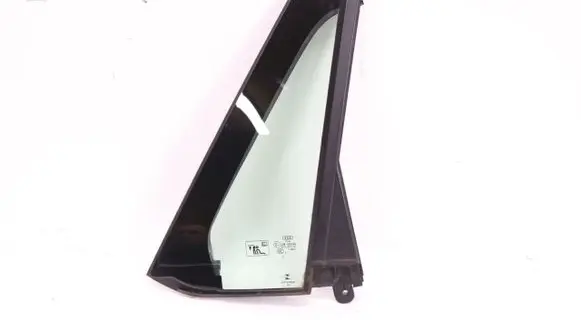Audi Q2 - Sliding door window/glass 81A845214D