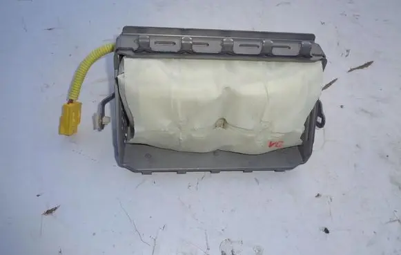 Mitsubishi Lancer X Passenger airbag