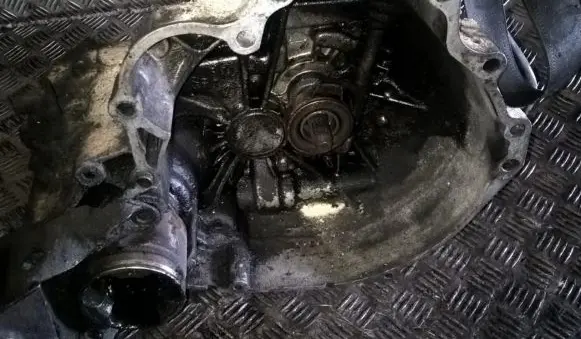 Nissan Almera Manual 5 speed gearbox 57j