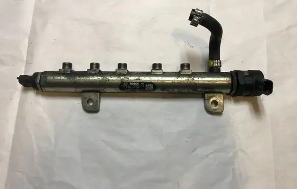 Opel Vectra C Fuel distributor 0445214056 55200266