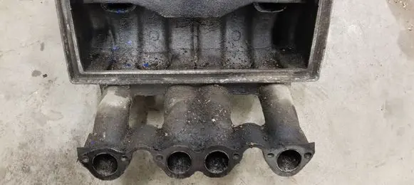Volkswagen Caddy Intake manifold 068129713A