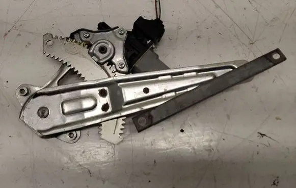 Nissan Juke I F15 Rear window lifting mechanism without motor 501070