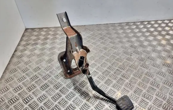 Nissan Almera Tino Brake pedal 