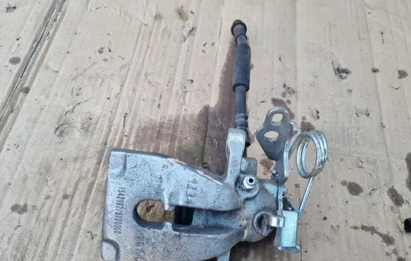 Toyota Prius (XW20) Rear brake caliper ZACISK HAMULCOWY