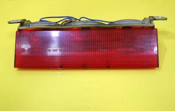 Chrysler PT Cruiser Third/center stoplight 05288748AB