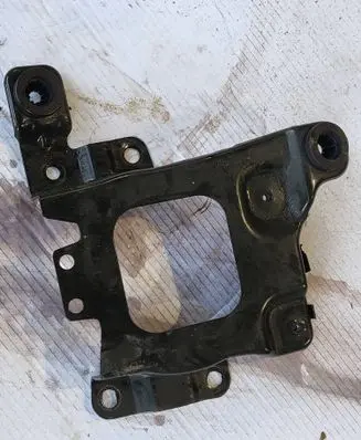 Ford Kuga II Engine mounting bracket AV61R6K034AB