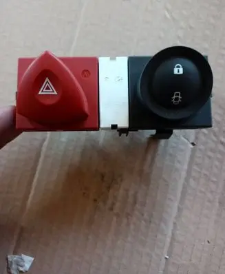 Renault Megane II Hazard light switch 8200407415