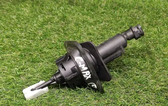 Ford C-MAX I Clutch master cylinder 3M517A543BF