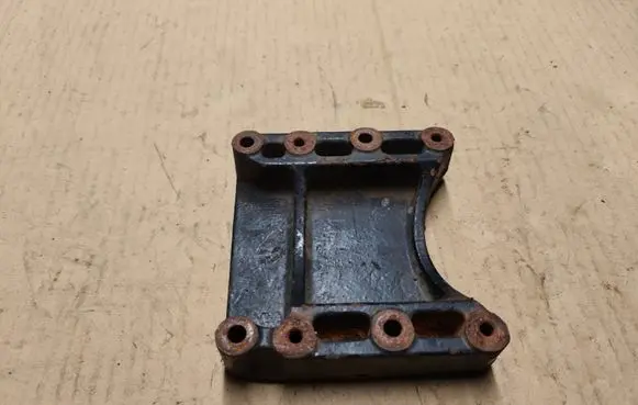 Jeep Grand Cherokee Engine mounting bracket 53010049