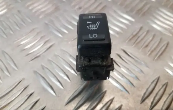 Nissan Juke I F15 Seat heating switch